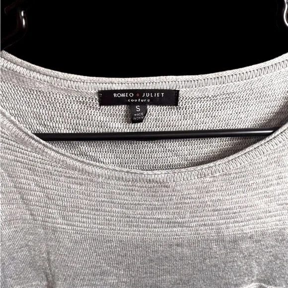 𝅺romeo & Juliet Couture, women’s gray tunic sweater, size small - Picture 3 of 7
